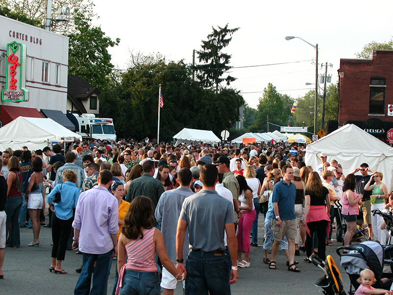 Thickening crowd