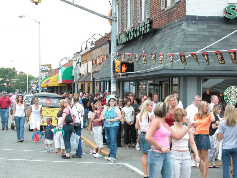 Lining up at the Broad Ripple Ave entrance