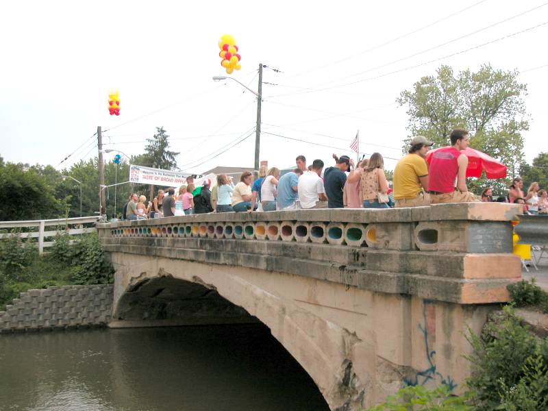 The rainbow bridge over the canal was a quiet place to relax and enjoy dinner.