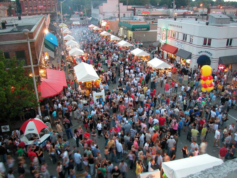 The Second Annual Taste of Broad Ripple filled the streets with people. Music was in the air, as were the aromas of the specialties from more than twenty restaurants. 
