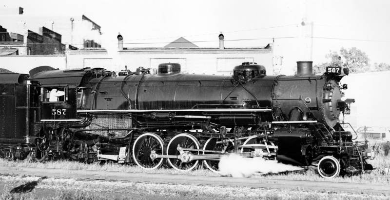 A side shot of the 587 engine under steam power.