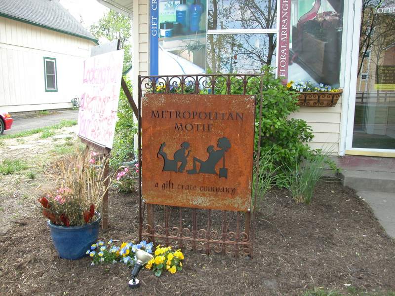 Metropolitan Motif Will Fill Your Gift and Event Needs