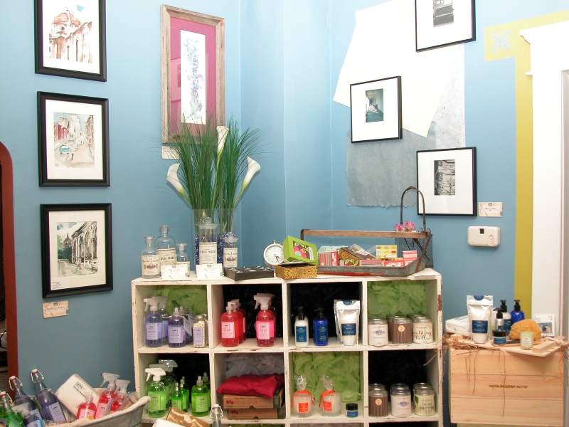 Metropolitan Motif Will Fill Your Gift and Event Needs