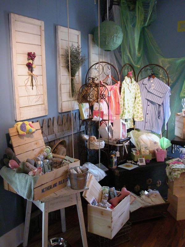 Metropolitan Motif Will Fill Your Gift and Event Needs