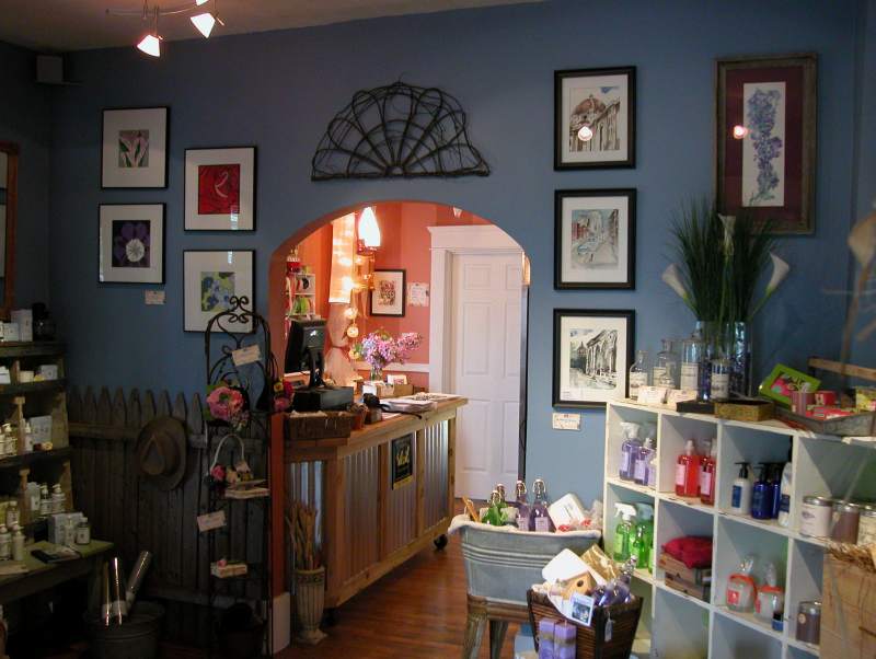 Metropolitan Motif Will Fill Your Gift and Event Needs