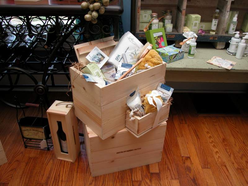 Metropolitan Motif Will Fill Your Gift and Event Needs