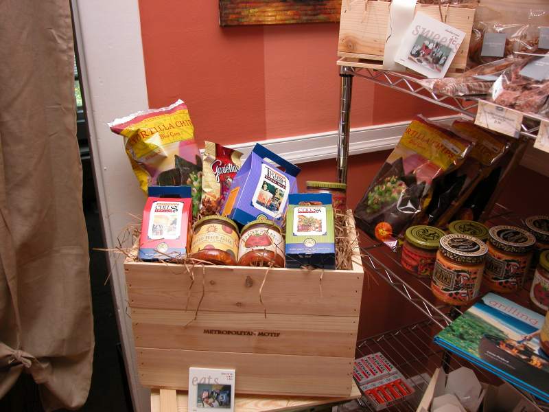 Metropolitan Motif Will Fill Your Gift and Event Needs