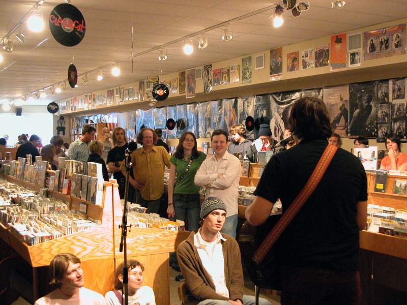 The early afternoon crowd enjoying Vess Ruhtenberg at Indy CD & Vinyl.