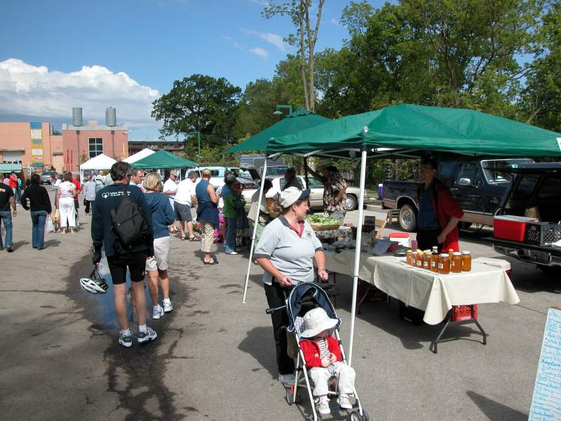 Farmers Market Opens 2005 Season at the IAC