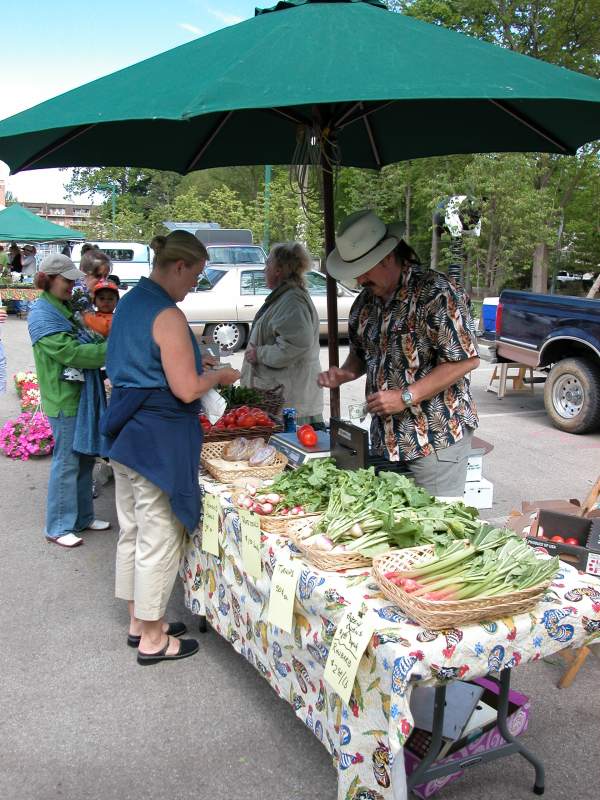 Farmers Market Opens 2005 Season at the IAC