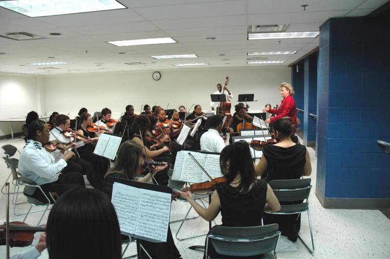 BRHS Orchestra led by Leslie Bartolowits