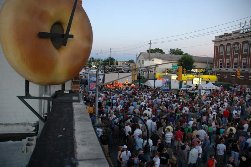 A view from atop Ripple Bagel and Deli. As the sun set, the crowds grew.