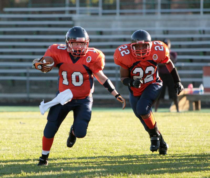 Quarterback Rochelee Wolfe #10 was covered by running back Kiva Thomas #22.