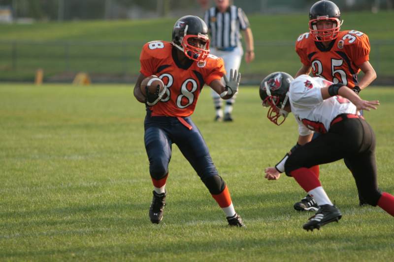 Indiana Speed #88 Vee Hicks (WR) dodges the Vixen defense.