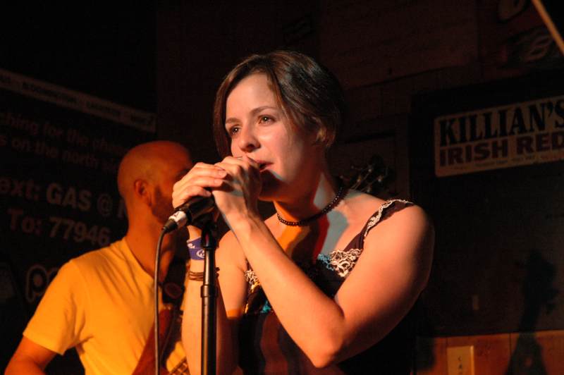 Jocelyn Summers of Walking Bicycles, from Chicago, played at the Alley Cat.