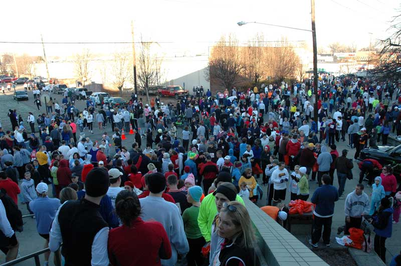 Runners, walkers come out to Broad Ripple in the thousands - By Ashley Plummer and Alan Hague