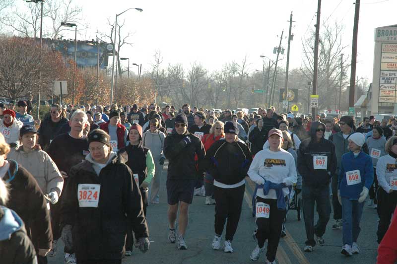 Runners, walkers come out to Broad Ripple in the thousands - By Ashley Plummer and Alan Hague