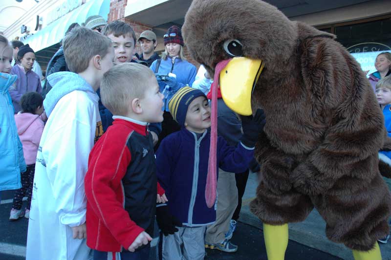 Runners, walkers come out to Broad Ripple in the thousands - By Ashley Plummer and Alan Hague