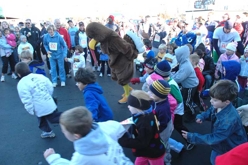 Runners, walkers come out to Broad Ripple in the thousands - By Ashley Plummer and Alan Hague