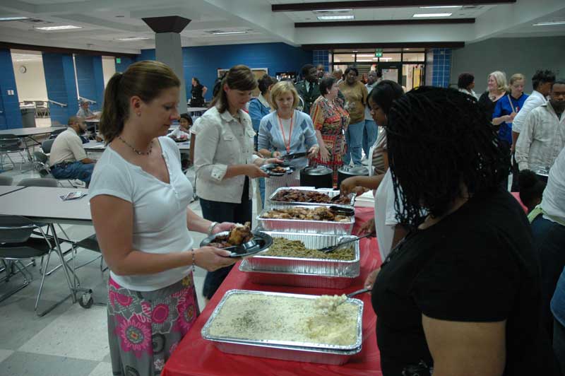 King Ribs served dinner at the forum.