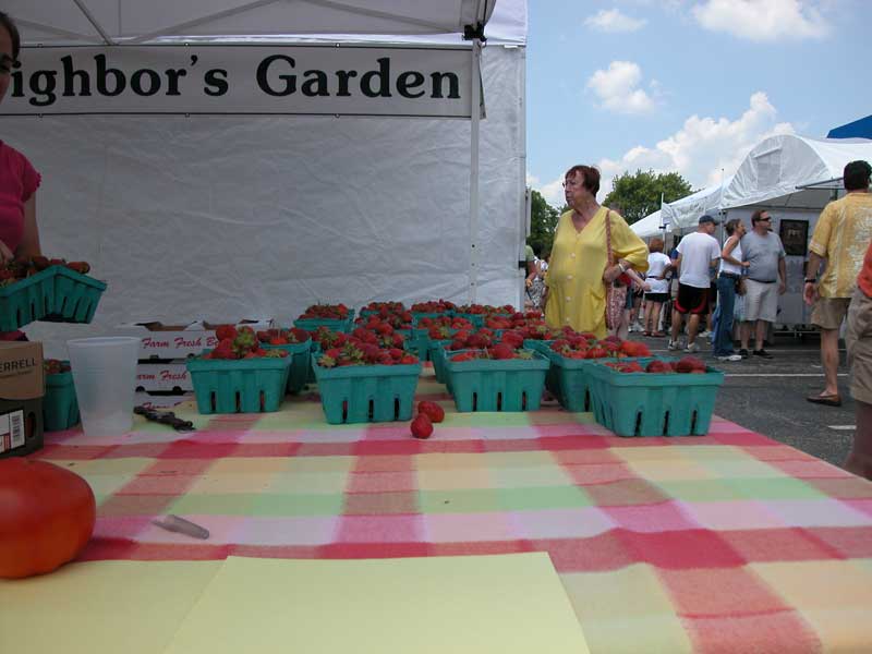 54th and Monon art fair serves up free food for patrons - By Heidi Huff