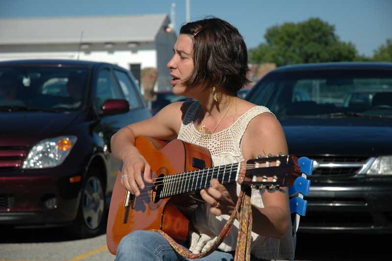 Random Rippling - Sarah Grain plays at market