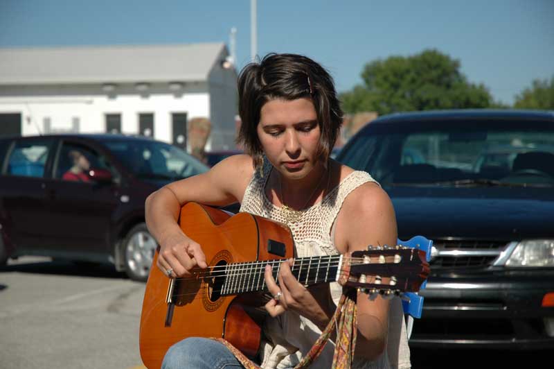 Random Rippling - Sarah Grain plays at market