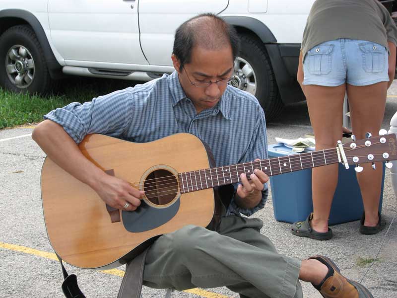 Mario Joven played acoustic guitar at the August 4, 2007, Farmers' market.