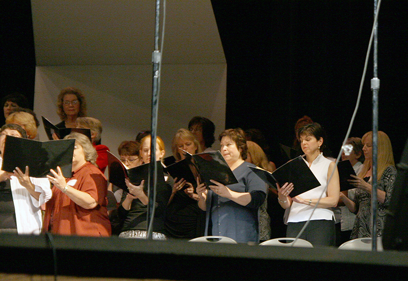 BRHS Golden Singers honor Gene Poston at reunion