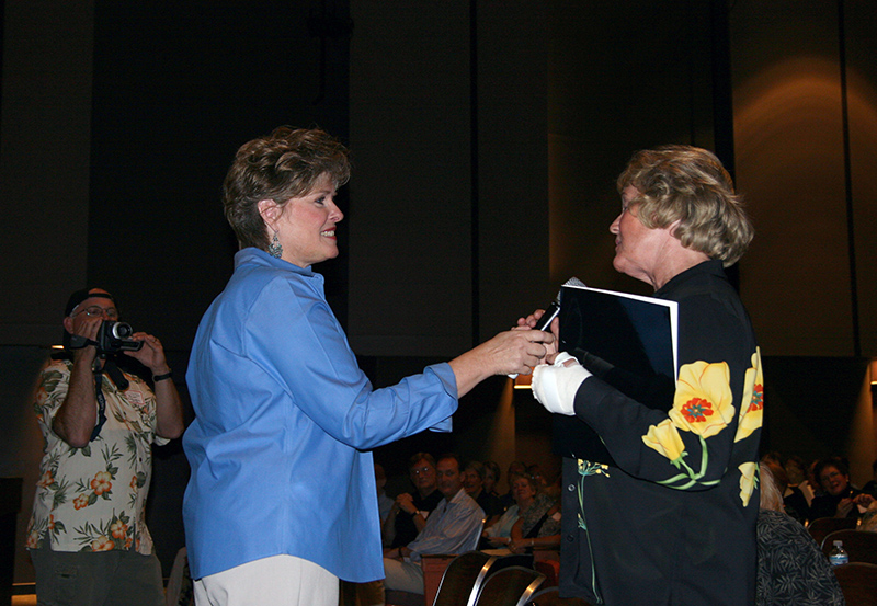 Tracey Horth taking the microphone to the audience