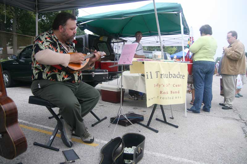 il Troubadore performed at the September 8th Farmers' Market.