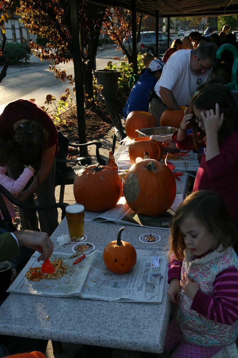 Random Rippling - Pumpkin carving contest at Brew Pub