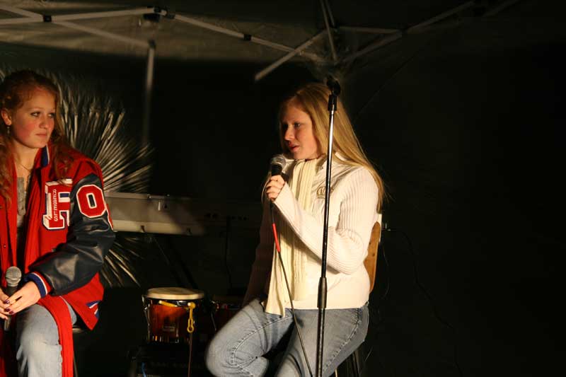 Emily Hollowell and Sara Hollowell sang Christmas carols.