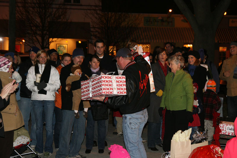 Random Rippling - Residents and Businesses competed for decorating prizes 