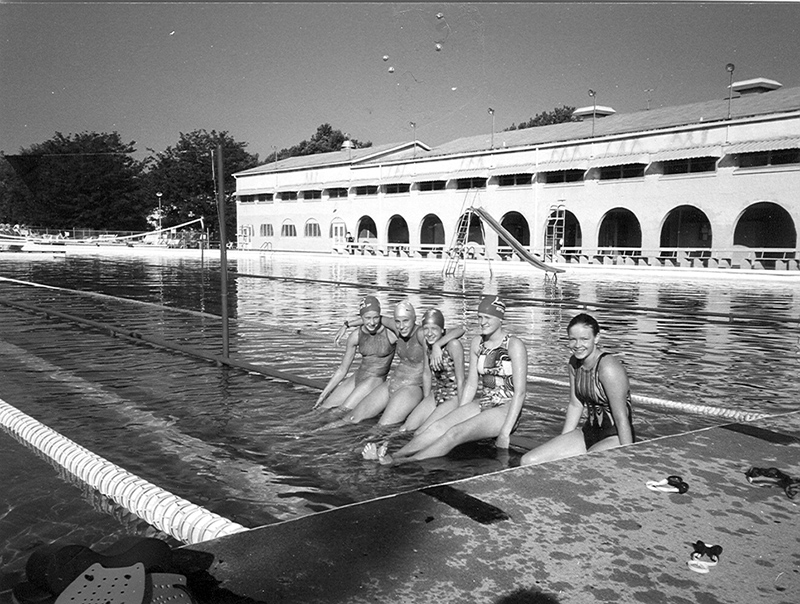 Riviera Club members in July 1999 (Left to right) Liz Bedle, Kristin Hawley, Molly Moss, Angela Ripani & Caitlin Caroll