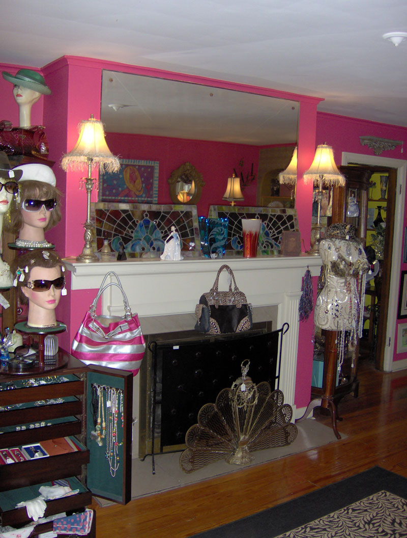 Trash to Treasures Antiques & Boutique - By Mario Morone