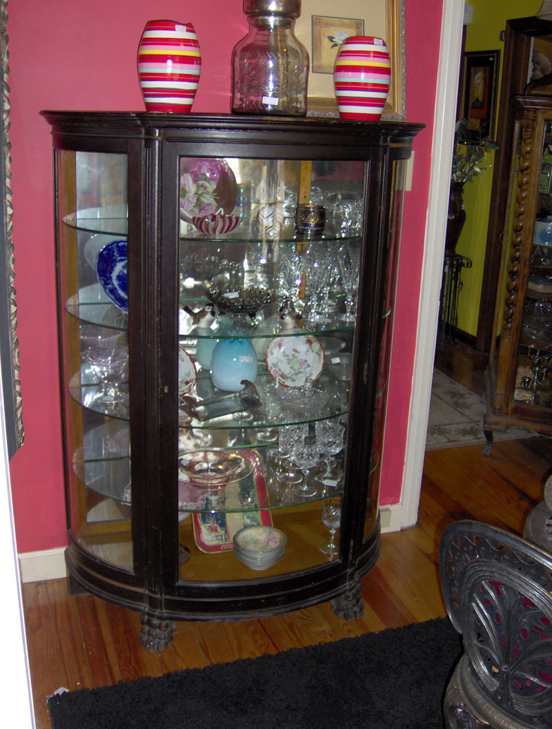 Trash to Treasures Antiques & Boutique - By Mario Morone