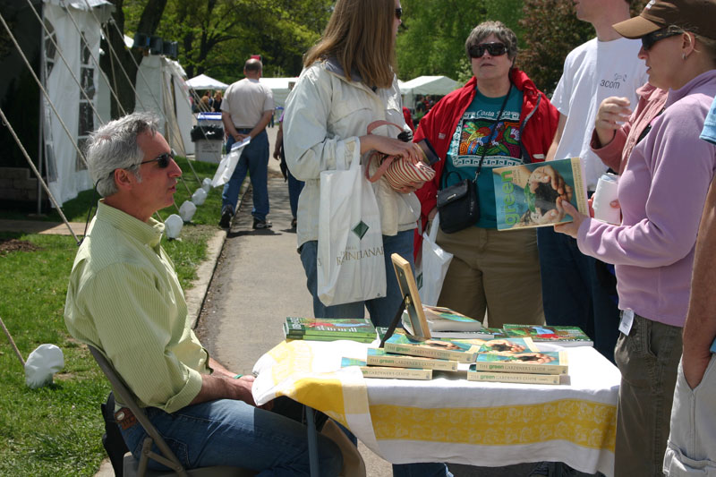 Joe Lamp'l discussed his book with attendees.