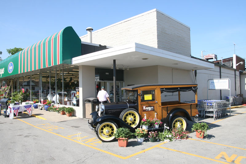 Random Rippling - Antique car at Kroger