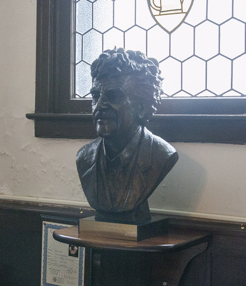 bust of Kurt Vonnegut