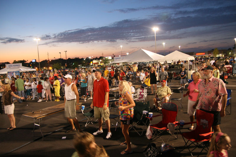 Kite kicks off Glendale reopening with celebration - Batman + fireworks!