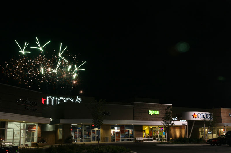 Kite kicks off Glendale reopening with celebration - Batman + fireworks!