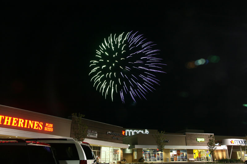 Kite kicks off Glendale reopening with celebration - Batman + fireworks!