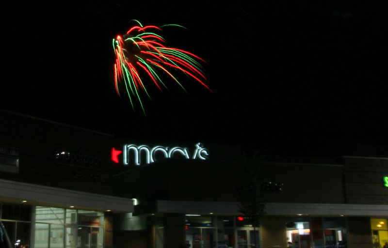 Kite kicks off Glendale reopening with celebration - Batman + fireworks!