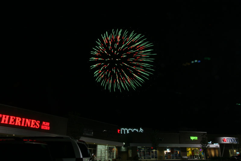 Kite kicks off Glendale reopening with celebration - Batman + fireworks!