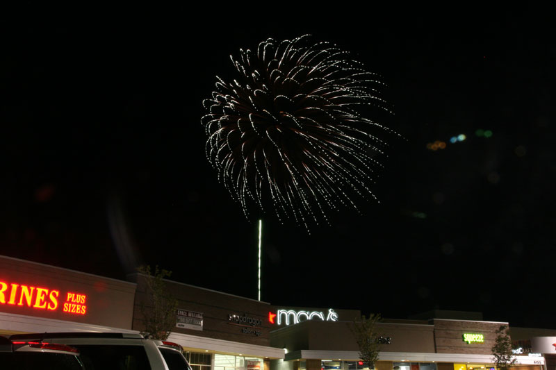 Kite kicks off Glendale reopening with celebration - Batman + fireworks!