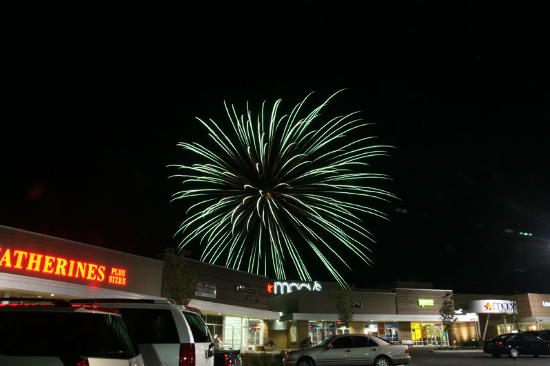 Kite kicks off Glendale reopening with celebration - Batman + fireworks!