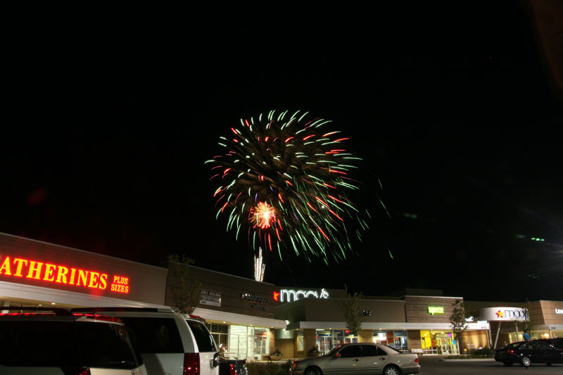 Kite kicks off Glendale reopening with celebration - Batman + fireworks!