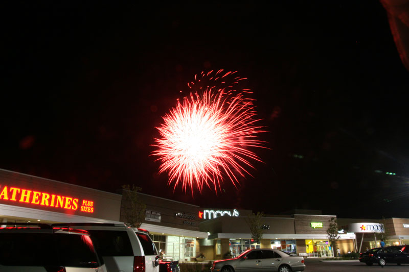 Kite kicks off Glendale reopening with celebration - Batman + fireworks!