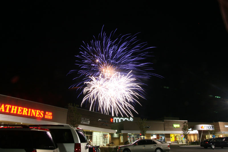 Kite kicks off Glendale reopening with celebration - Batman + fireworks!